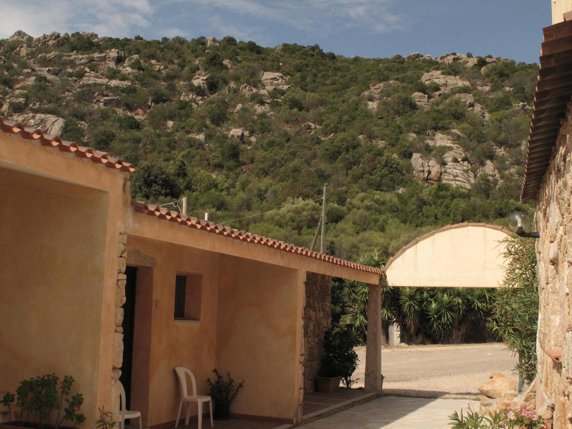 Hotel Turismo Rurale Montitundu Portisco Exterior foto